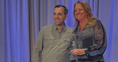 Michelle DuChamp of Vacatia accepts GNEX Award